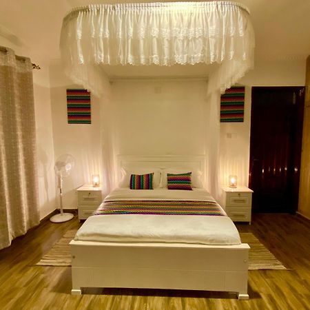 Nimaro Courts Otel Entebbe Dış mekan fotoğraf