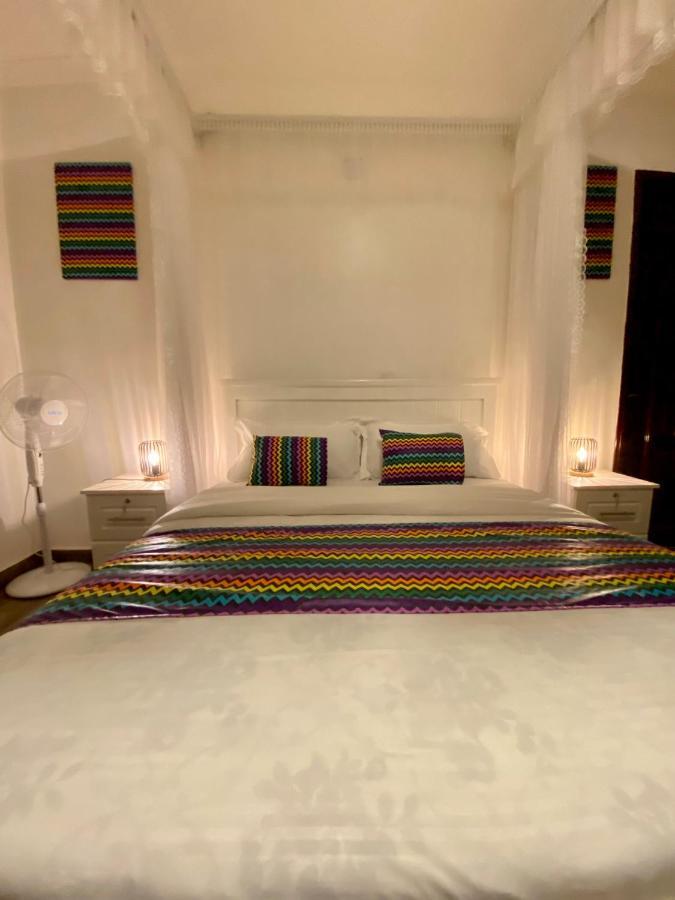 Nimaro Courts Otel Entebbe Dış mekan fotoğraf