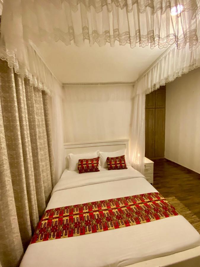 Nimaro Courts Otel Entebbe Dış mekan fotoğraf