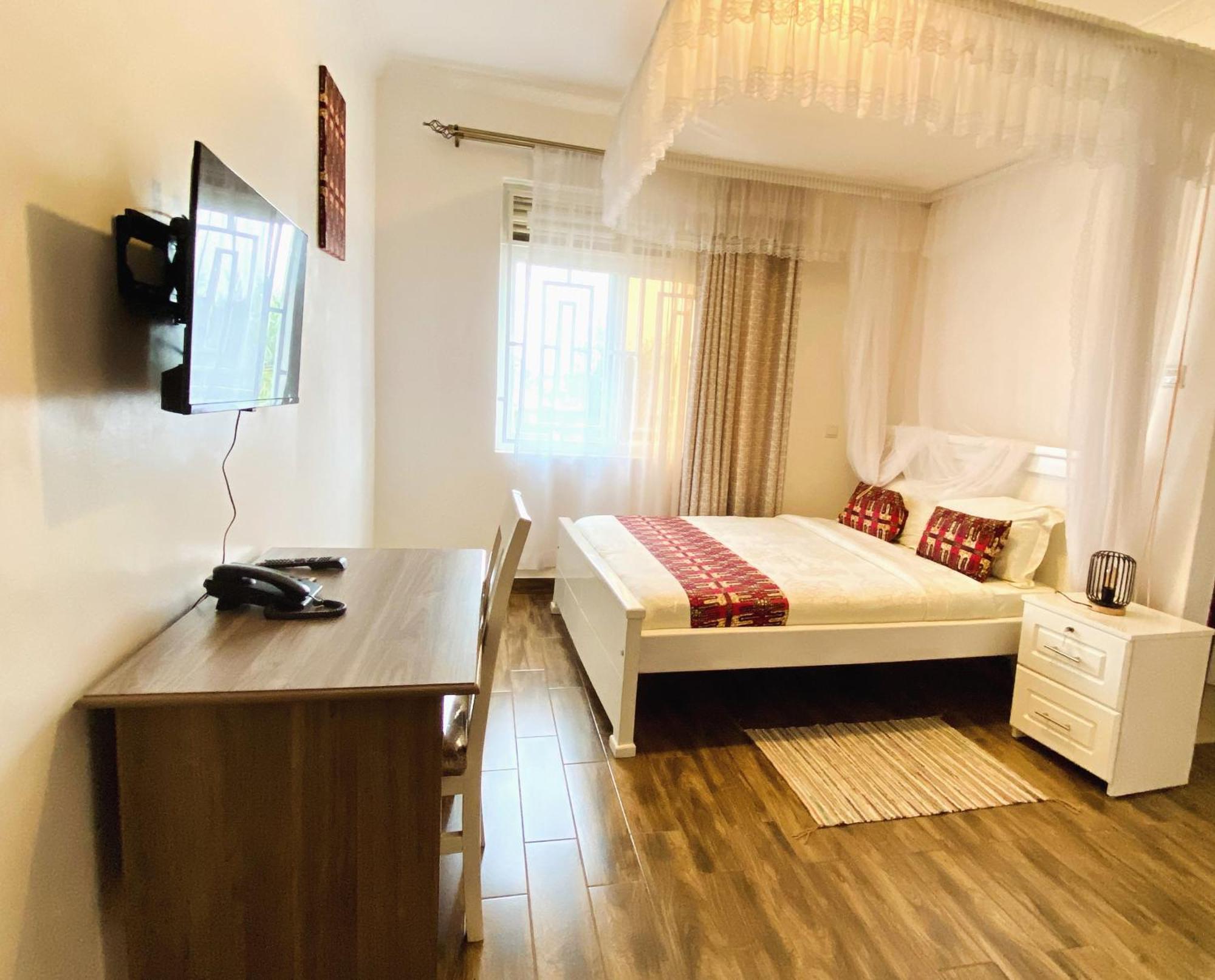 Nimaro Courts Otel Entebbe Dış mekan fotoğraf