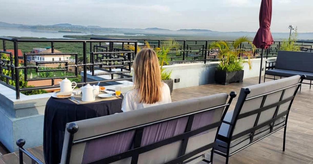 Nimaro Courts Otel Entebbe Dış mekan fotoğraf