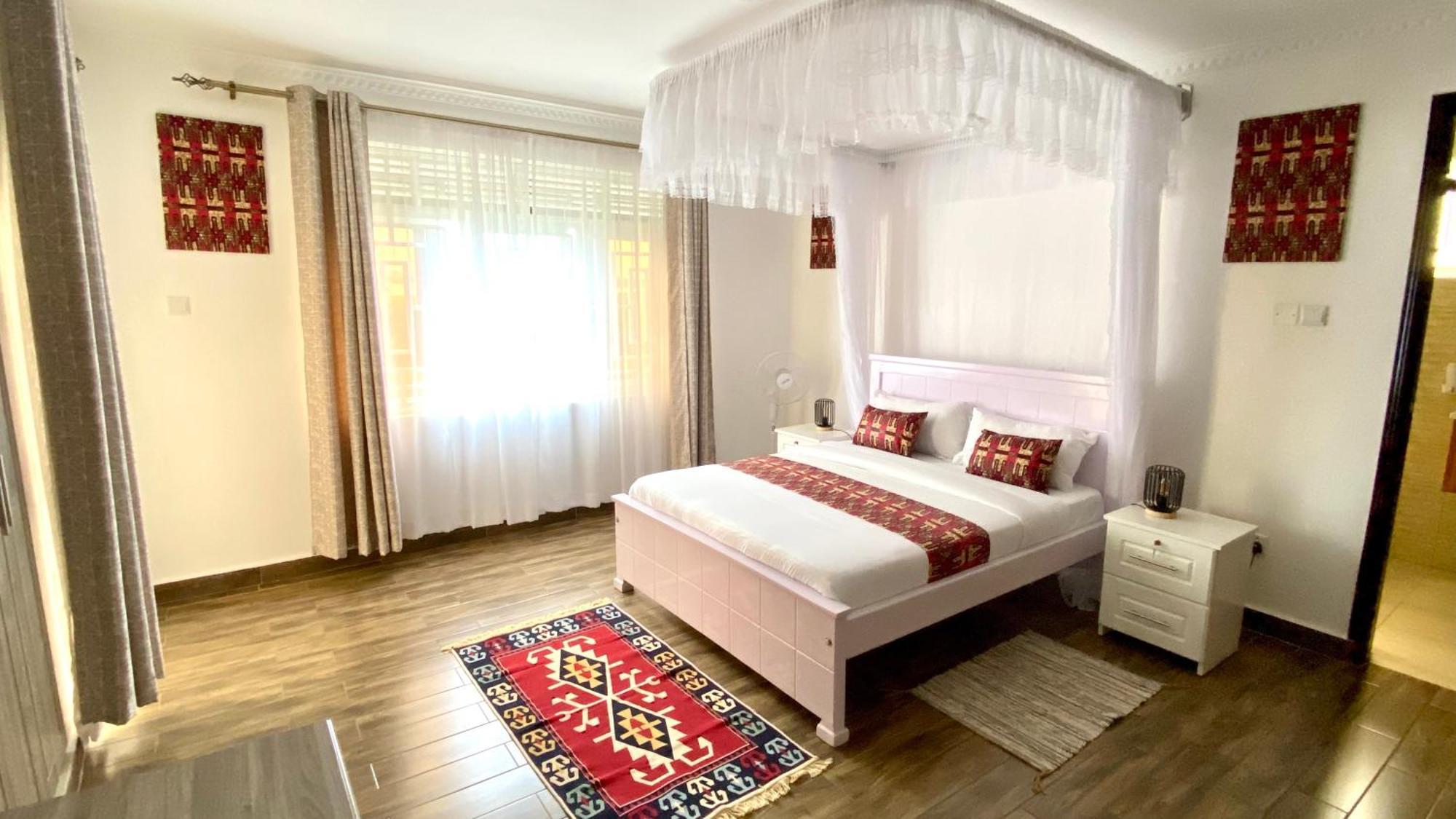 Nimaro Courts Otel Entebbe Dış mekan fotoğraf
