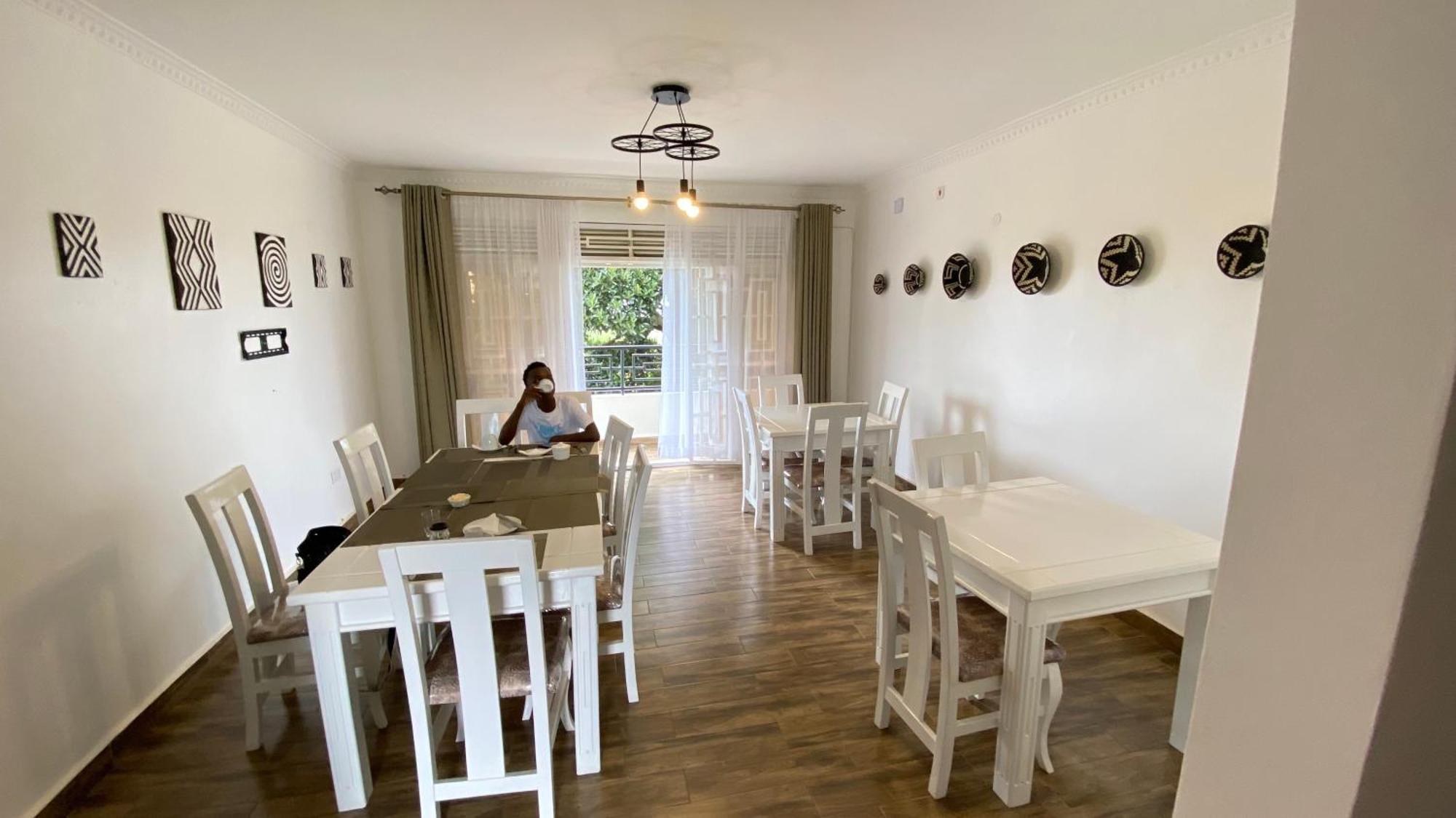 Nimaro Courts Otel Entebbe Dış mekan fotoğraf