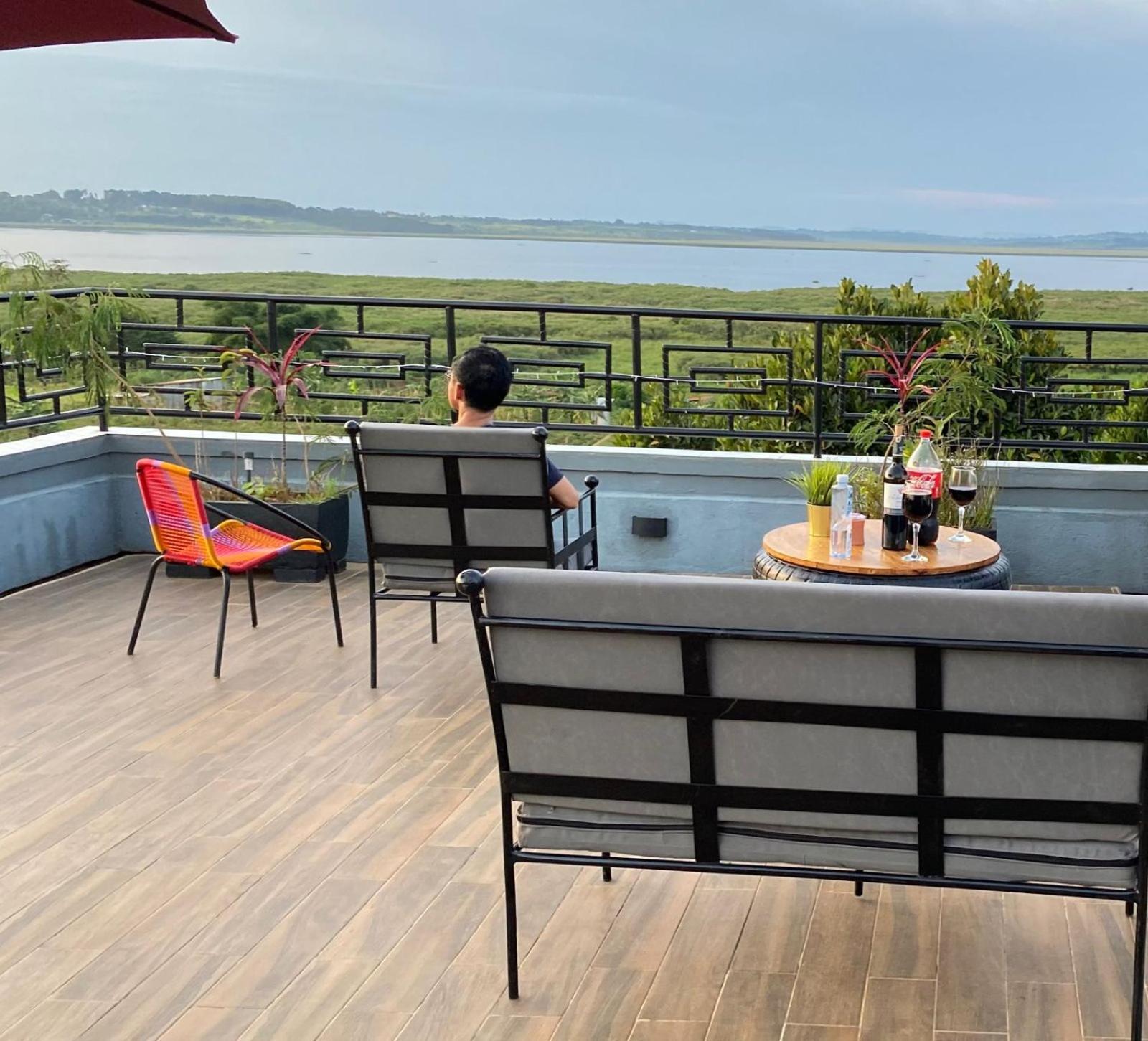 Nimaro Courts Otel Entebbe Dış mekan fotoğraf