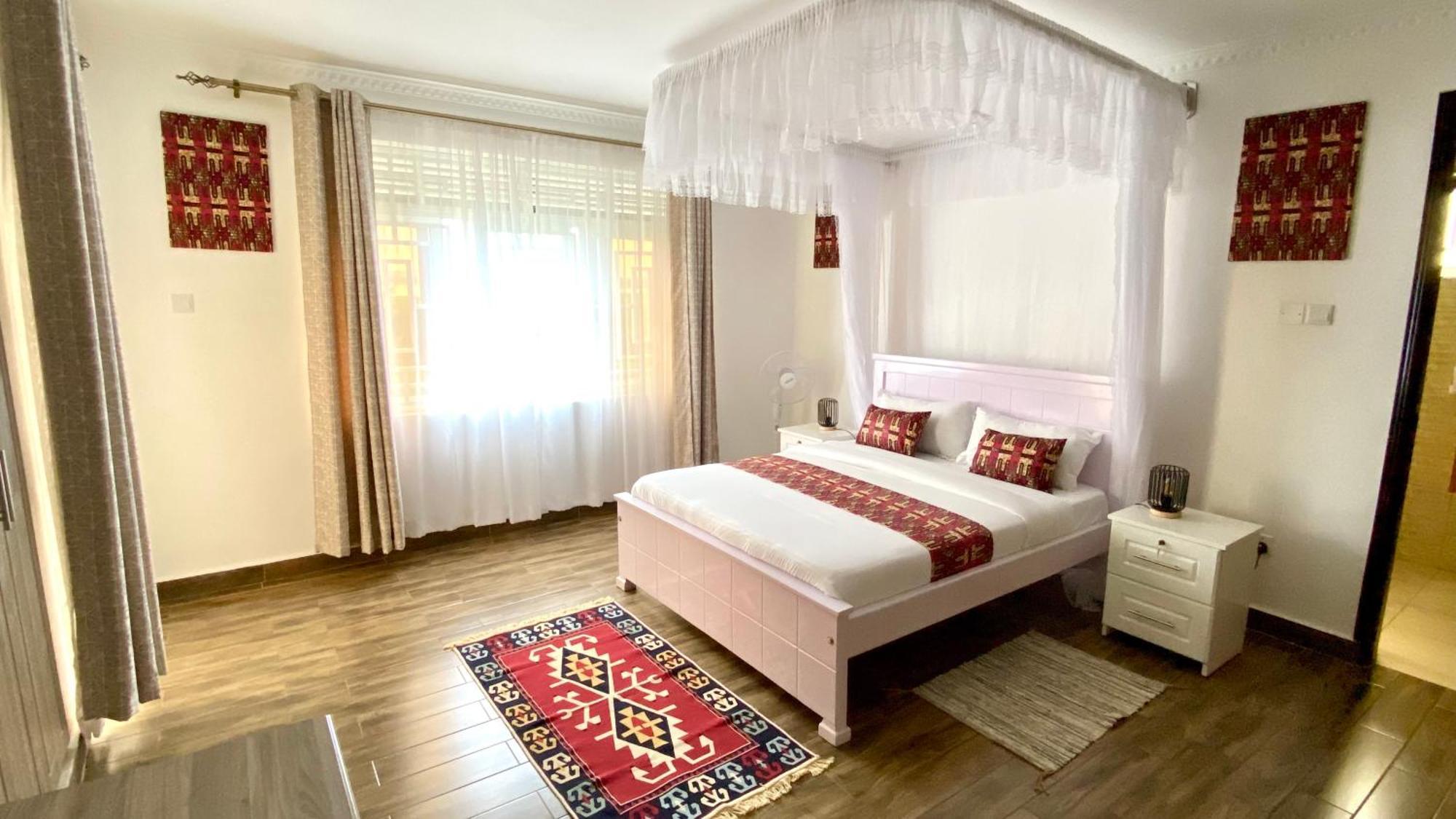 Nimaro Courts Otel Entebbe Dış mekan fotoğraf