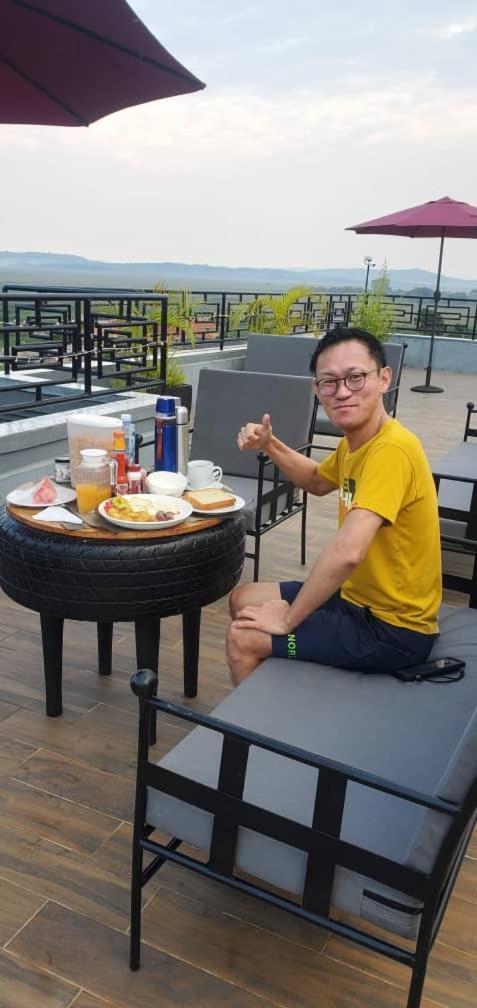 Nimaro Courts Otel Entebbe Dış mekan fotoğraf