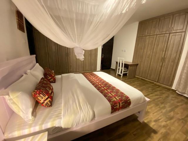 Nimaro Courts Otel Entebbe Dış mekan fotoğraf