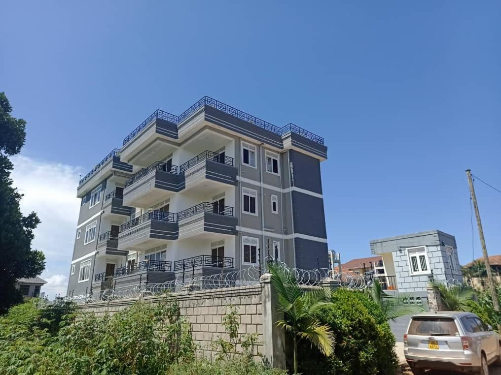 Nimaro Courts Otel Entebbe Dış mekan fotoğraf