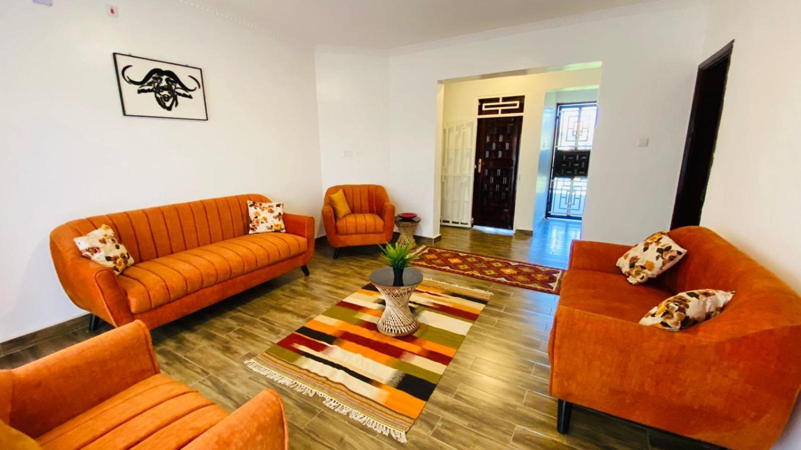 Nimaro Courts Otel Entebbe Dış mekan fotoğraf