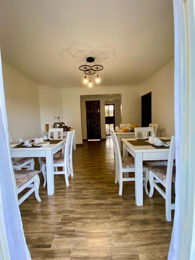 Nimaro Courts Otel Entebbe Dış mekan fotoğraf